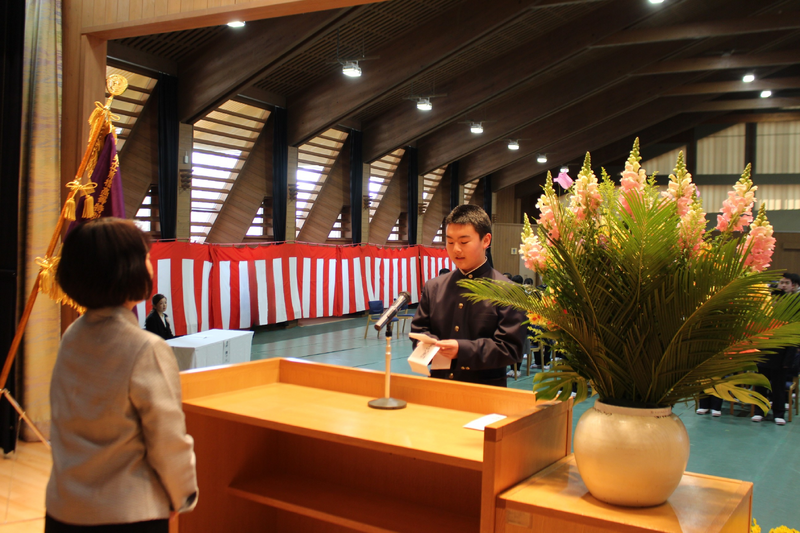 産業工芸科の生徒が宣誓をしました。